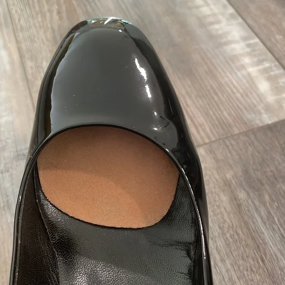 Gucci Black Patent Leather Pumps - Picture 12 of 16